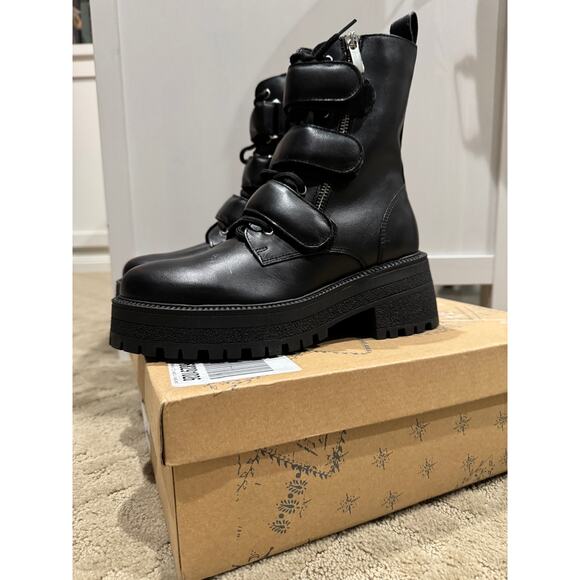 NWT  Free People Emmett Lace Up Boot Black Leather Straps Lug Sole Zipper 37/7 - Picture 3 of 5